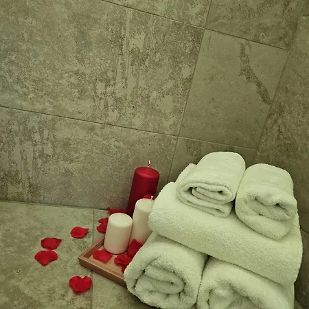 Luxuite Con Piscina O Jacuzzi Альберобелло