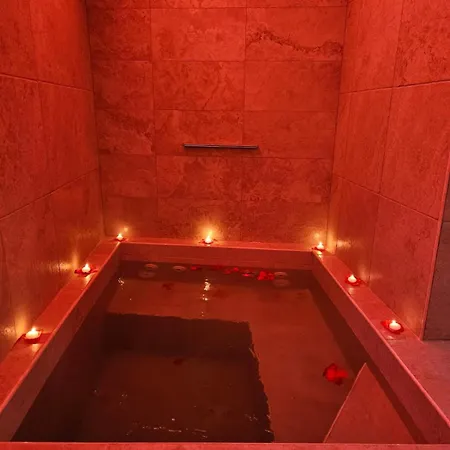 Luxuite Con Piscina O Jacuzzi Вилла