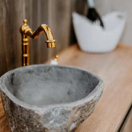 Luxuite Con Piscina O Jacuzzi Вилла Альберобелло