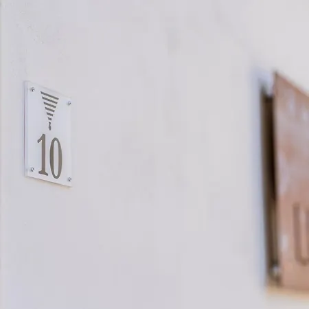 Luxuite Con Piscina O Jacuzzi Альберобелло