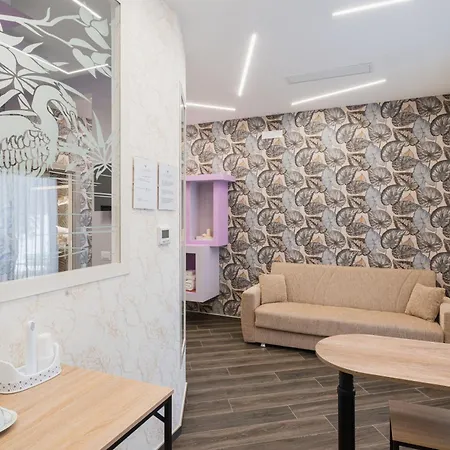 Luxuite Con Piscina O Jacuzzi Альберобелло