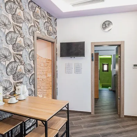 Luxuite Con Piscina O Jacuzzi * Альберобелло