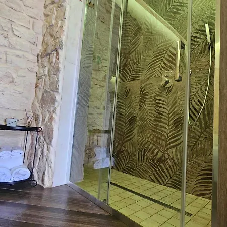 Luxuite Con Piscina E Sauna O Con Jacuzzi E Doccia Emozionale Alberobello