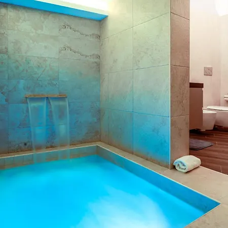Luxuite Con Piscina E Sauna O Con Jacuzzi E Doccia Emozionale *
