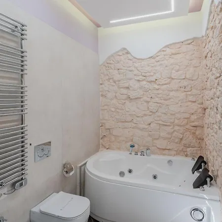 Luxuite Con Piscina E Sauna O Con Jacuzzi E Doccia Emozionale