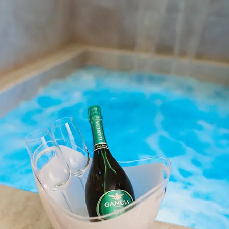 Luxuite Con Piscina E Sauna O Con Jacuzzi E Doccia Emozionale *