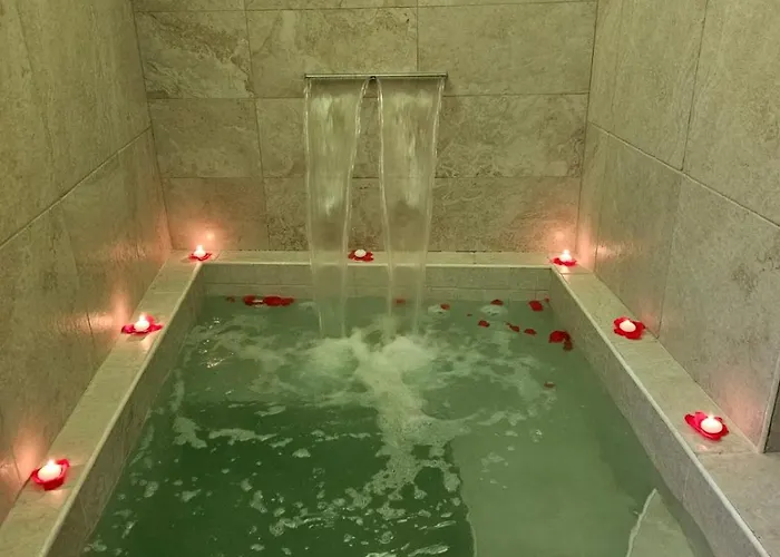 Luxuite Con Piscina O Jacuzzi * Alberobello