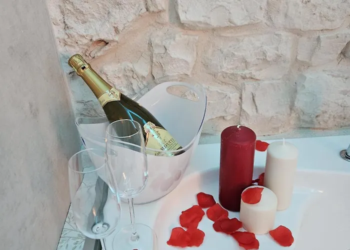 Villa Luxuite Con Piscina E Sauna O Con Jacuzzi E Doccia Emozionale *