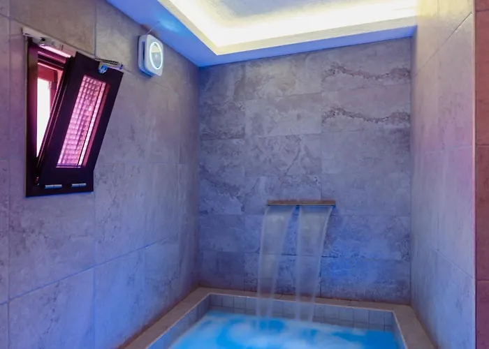 Luxuite Con Piscina E Sauna O Con Jacuzzi E Doccia Emozionale