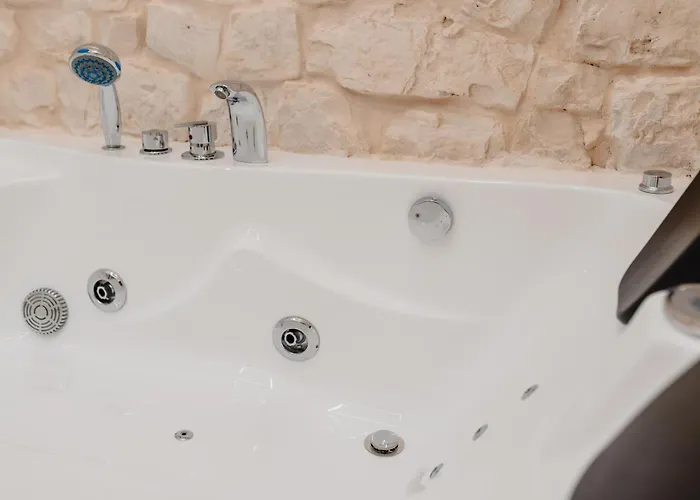 Luxuite Con Piscina O Jacuzzi * Alberobello